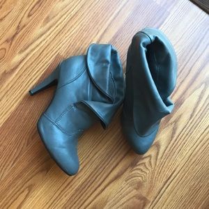 Women’s booties. Grey. Size 7